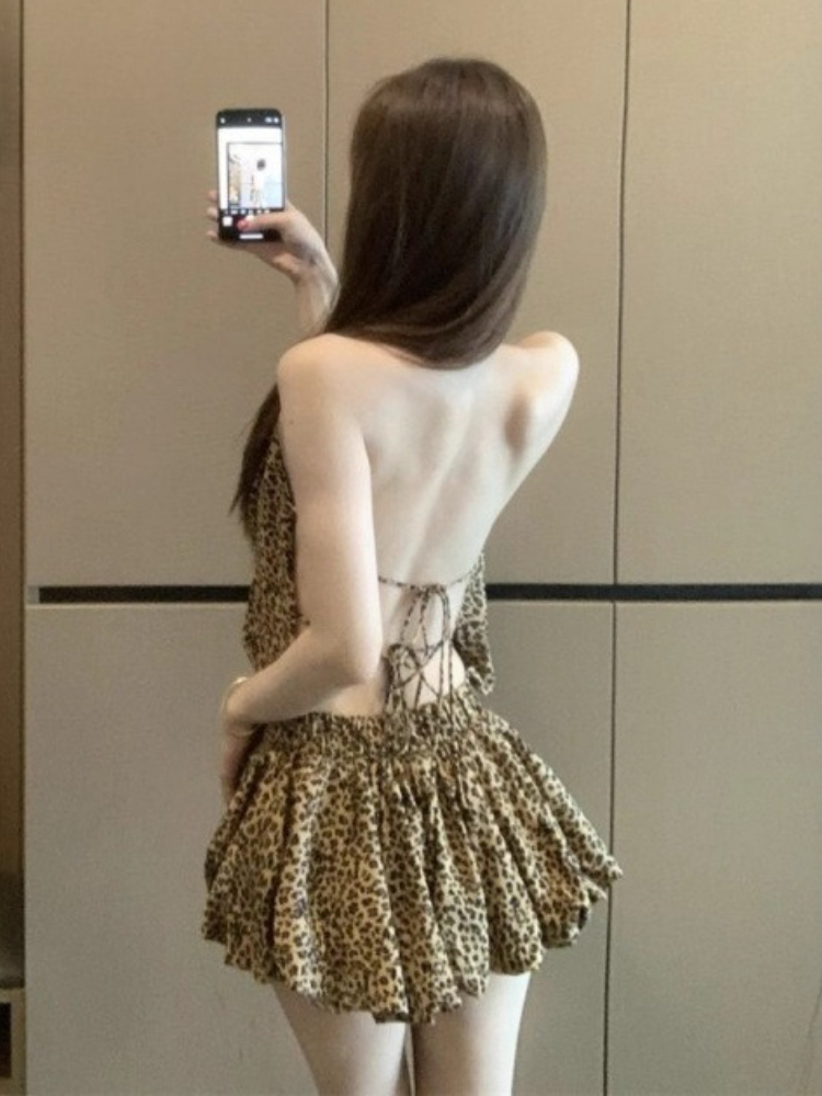 فستان نسائي قصير مطوي بقصة A-l - مراجعة Y2K Backless Halter Mini Dress وسعره